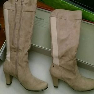 A2 by aerosols women's Boots, size 8